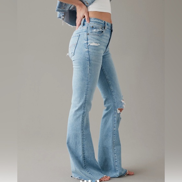 American Eagle Next Level Ripped Super High-Waisted Flare Jeans light blue - Picture 3 of 10